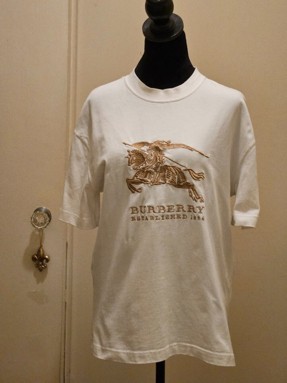 Burberry White Large Embroidered Gold Knight Logo T Shirt Fits Women's M/L Men L